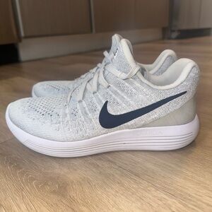 NIKE WOMENS LUNARLON RUNNING SNEAKERS